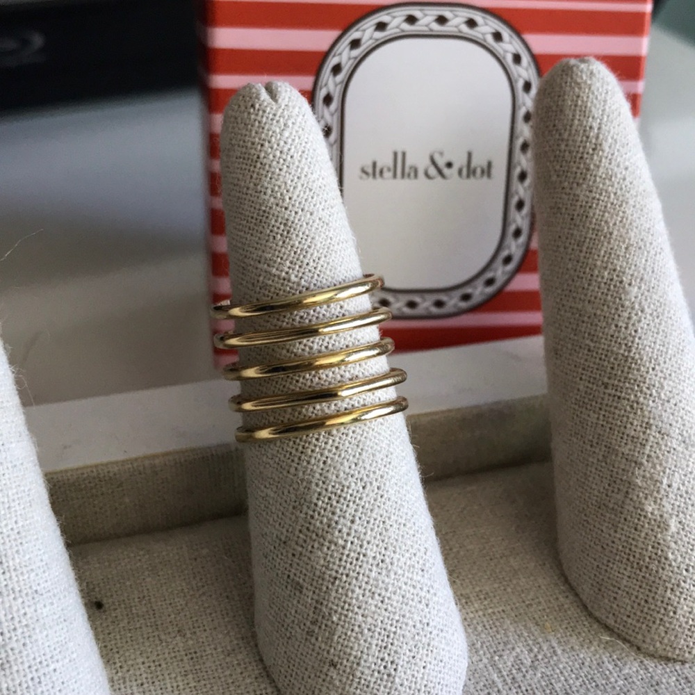 Gold maylee ring